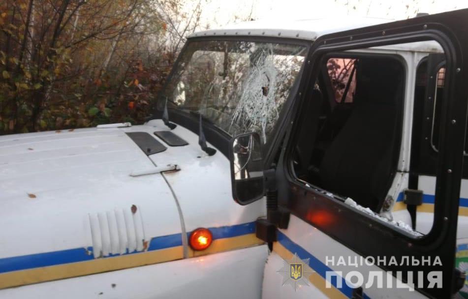 На Рівненщині близько 200 людей у балаклавах напали на поліцейських