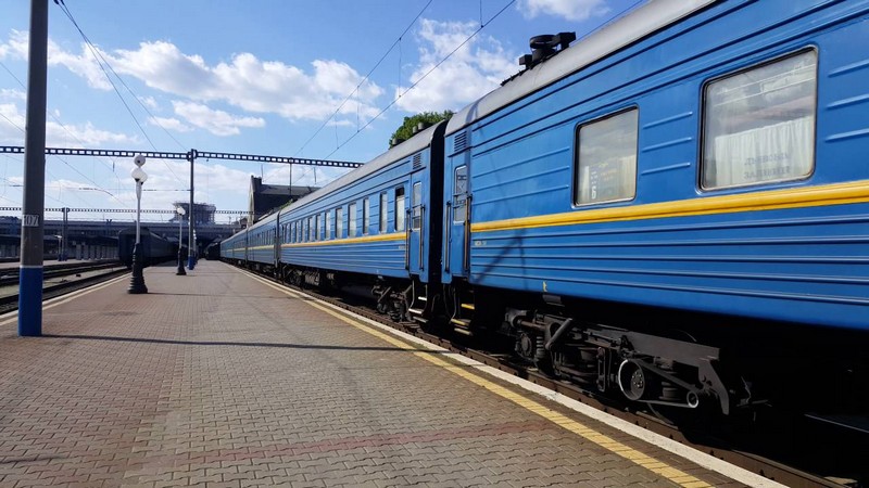 До Дня захисника України у найпопулярніших напрямках курсуватиме 14 додаткових потягів