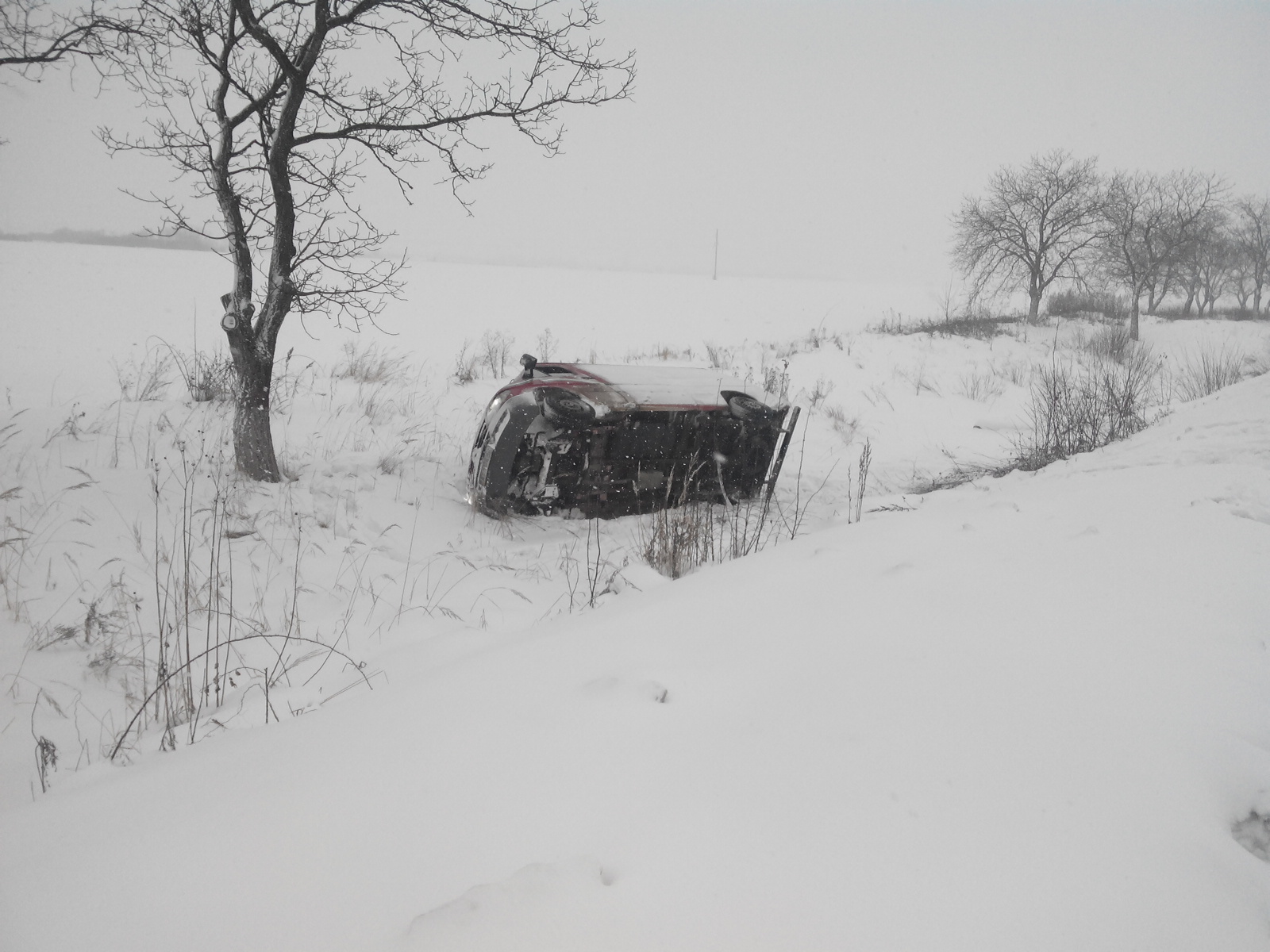 Внаслідок ДТП на Вінниччині загинув водій легковика