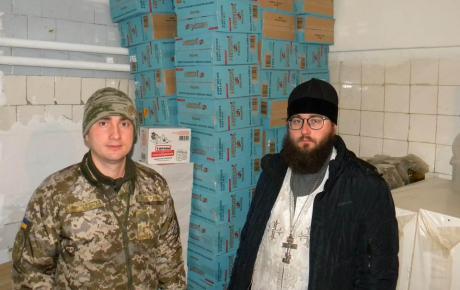 У Вінницький військово-медичний центр капелани привезли гуманітарну допомогу