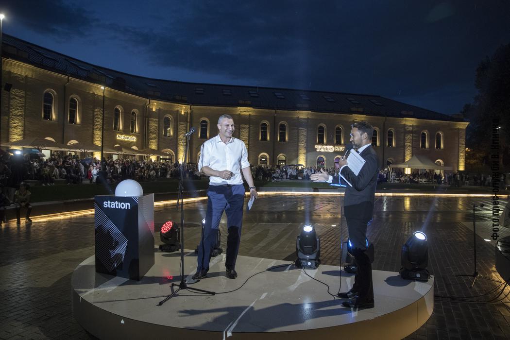 Кличко відкрив новий громадський простір і фонтан на Арсенальній площі