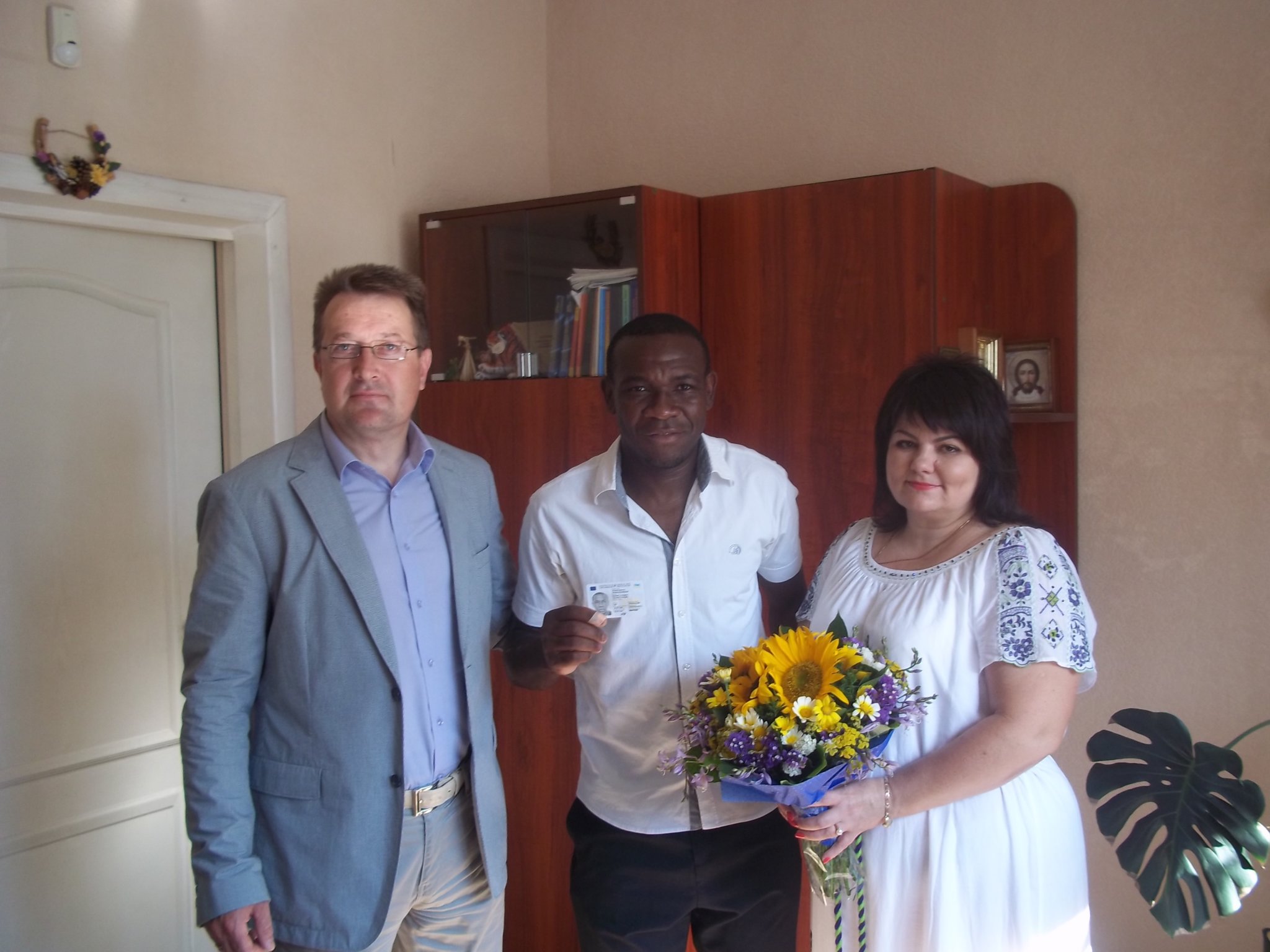 Вінницькому футболісту з Камеруна вручили паспорт громадянина України