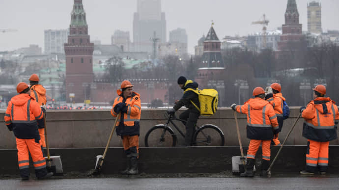 росія вербує мігрантів із країн центральної Азії на війну в Україну – британська розвідка