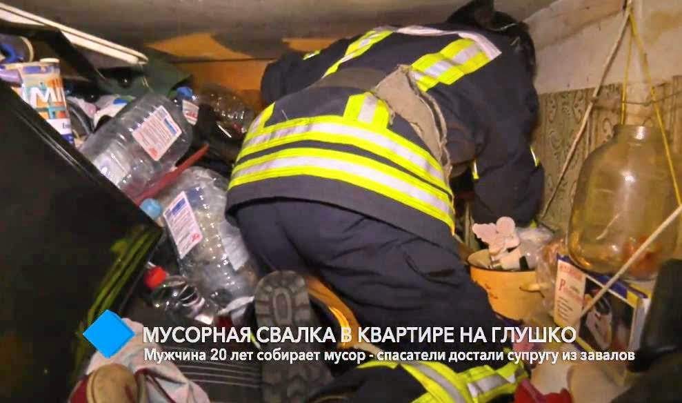 В Одессе мужчина за 20 лет превратил свою квартиру в помойку