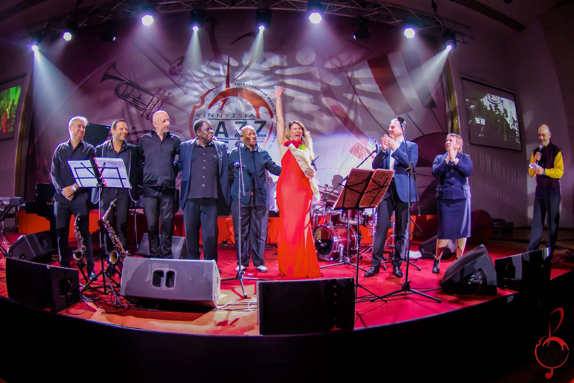 Вінницький JazzFest 2019 відкривaли видовищним «Бaлом у Сaвої»