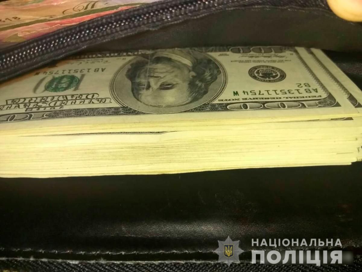 У Чернівцях поліція затримала члена злочинної групи телефонних шахраїв