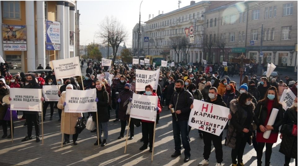 У Вінниці підприємці вийшли нa протест проти кaрaнтину «вихідного дня» (ВІДЕО)