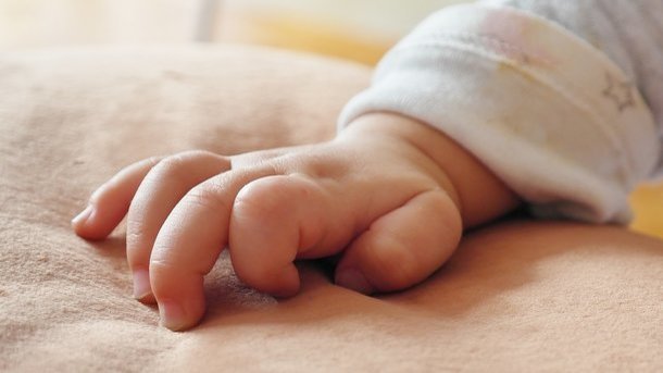 У закинутій будівлі на Хмельниччині знайшли задушене немовля