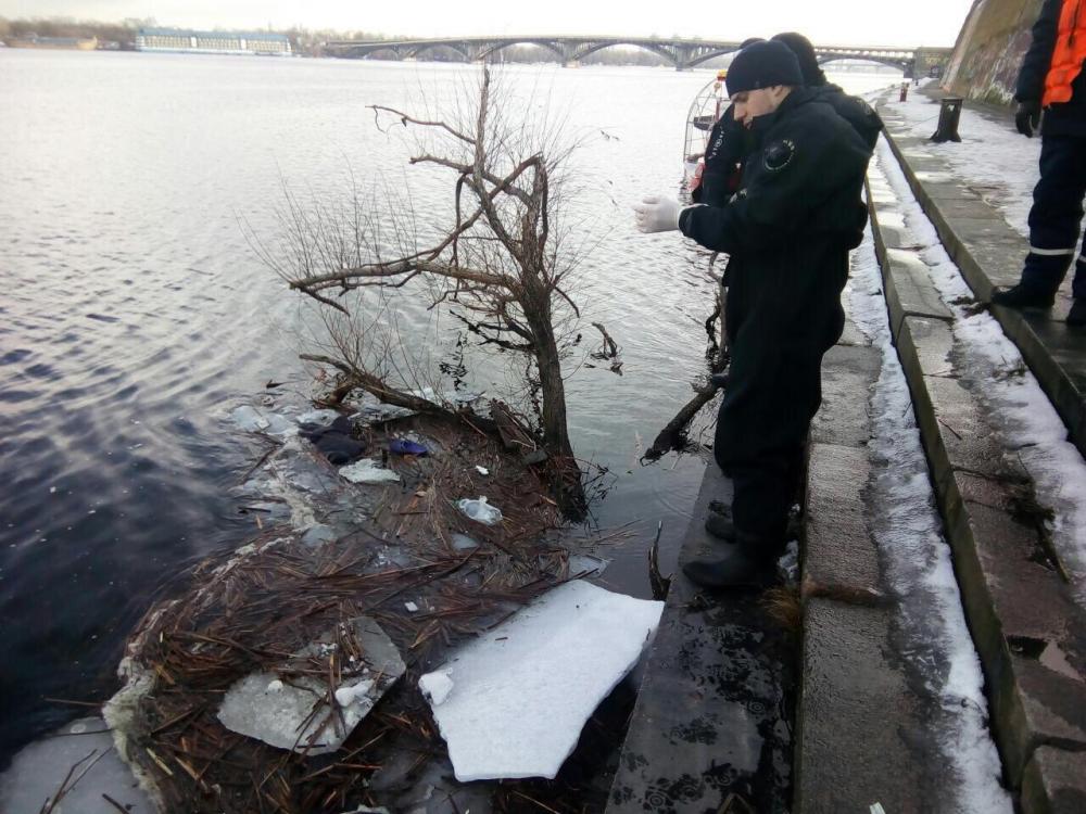 В річці Дніпро знайшли тіло жінки