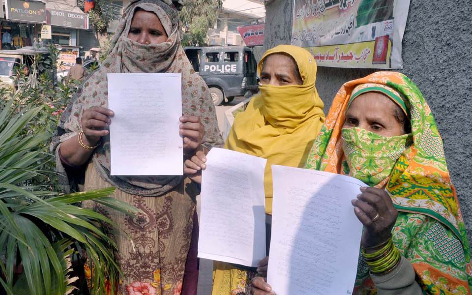 Пакистанський суд вперше заборонив «тестувати на незайманість» жертв зґвалтування