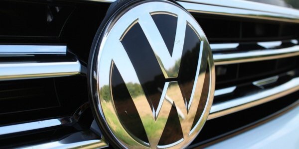 Volkswagen зупиняє виробництво автомобілів у РФ