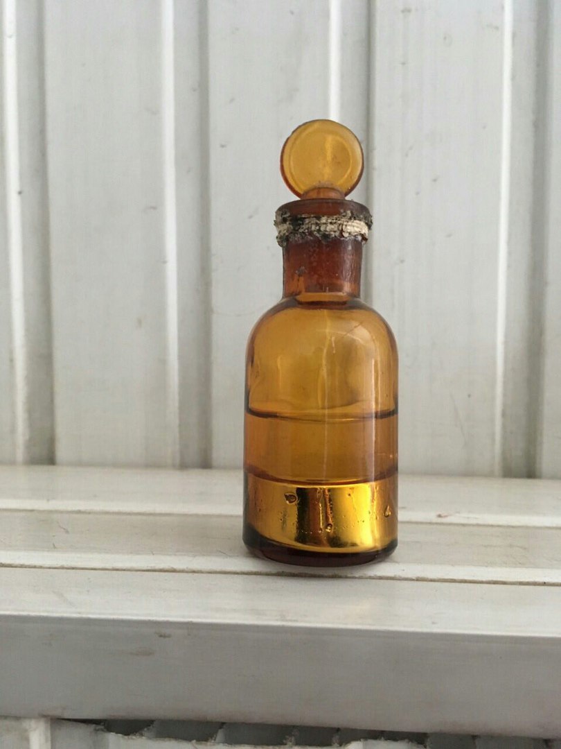 Пляшку з кілограмом ртуті знайшли за приватним гаражем у Вінниці