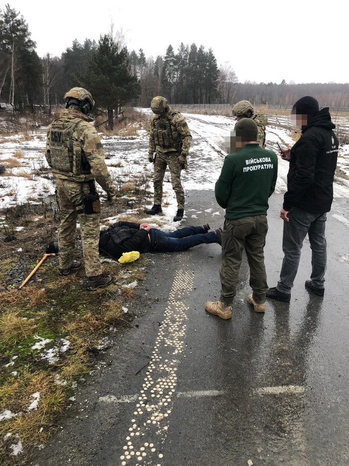 СБУ блокувала незаконний збут вогнепальної зброї на Житомирщині