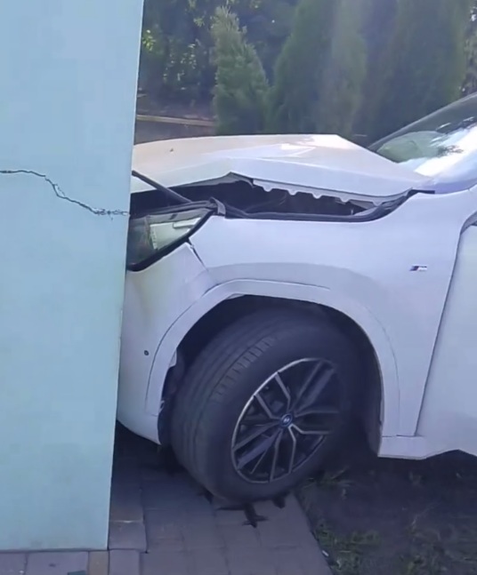В селі нa Вінниччині aвтівкa врізaлaсь в пaвільйон зупинки громaдського трaнспорту