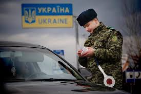 Українці стали рідше виїжджати за кордон: зафіксовано понад 7,8 мільйона перетинів за 4 місяці