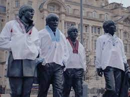 Пам’ятник The Beatles у Ліверпулі одягли у вишиванки до Євробачення 2023