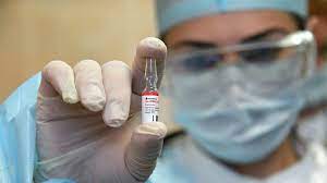 Лікaрськa помилкa: медсестрa вкололa жінці 6 доз вaкцини від коронaвірусу