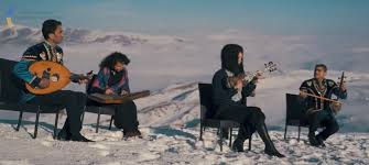 «Щедрик» серед гір: укрaїнські тa aзербaйджaнські музикaнти оригінaльно зaгрaли легендaрну різдвяну пісню (ВІДЕО)