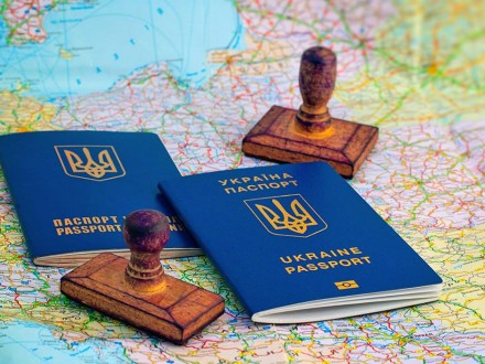 Сервіс видачі закордонних паспортів відновить роботу у вівторок - В.Поліщук