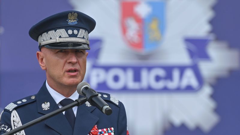 В Україні порушили справу через "вибуховий" подарунок главі поліції Польщі