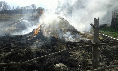 Через людську необачність на Вінниччині згоріла скирта соломи