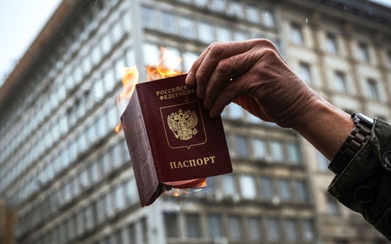 путін хоче виганяти з окупованих земель українців без паспорту рф