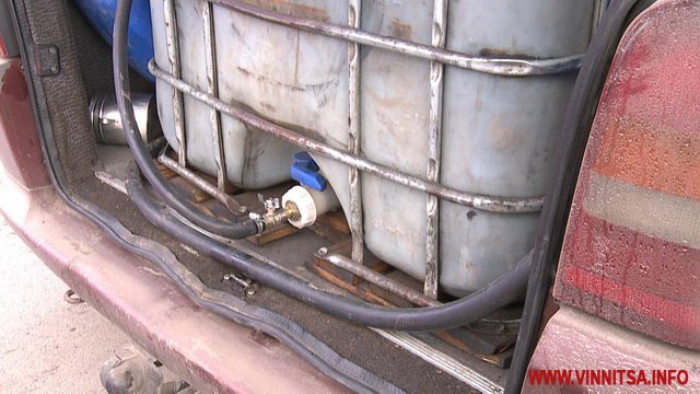 На Вінниччині злочинці відкачали 800 літрів пального з вантажівки, поки водій відпочивав у кабіні