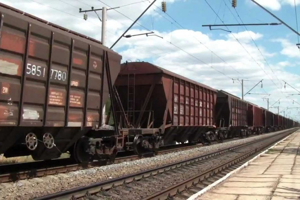 На смілянській залізниці вантажний потяг переїхав підлітка