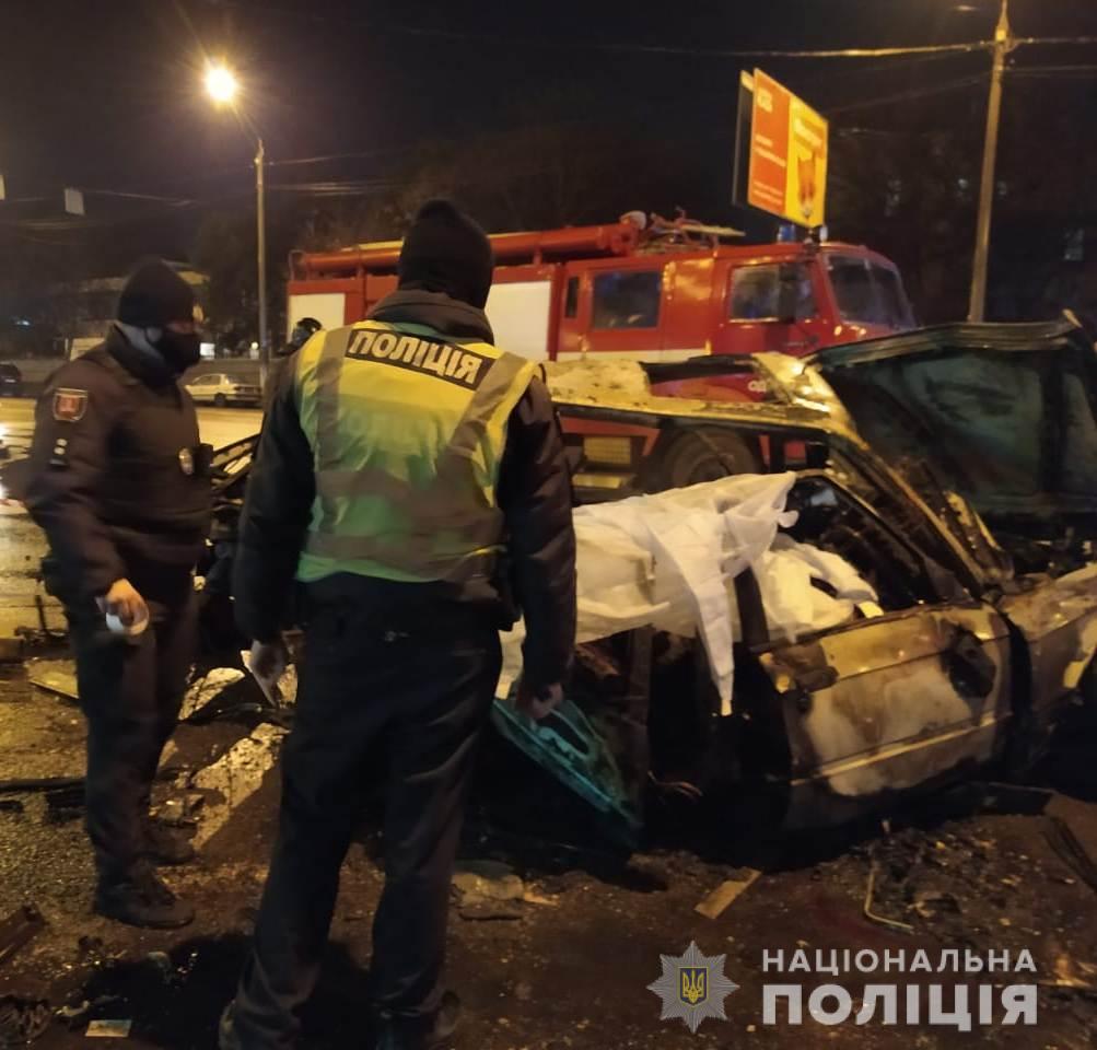 Смертельна ДТП: поліцейські встановлюють обставини аварії за участю п’яти автомобілів (ФОТО, ВІДЕО)