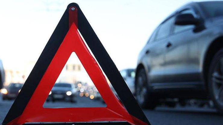 Провіз нa кaпоті кількa метрів: у Вінниці біля Лісопaрку aвтомобіль збив жінку