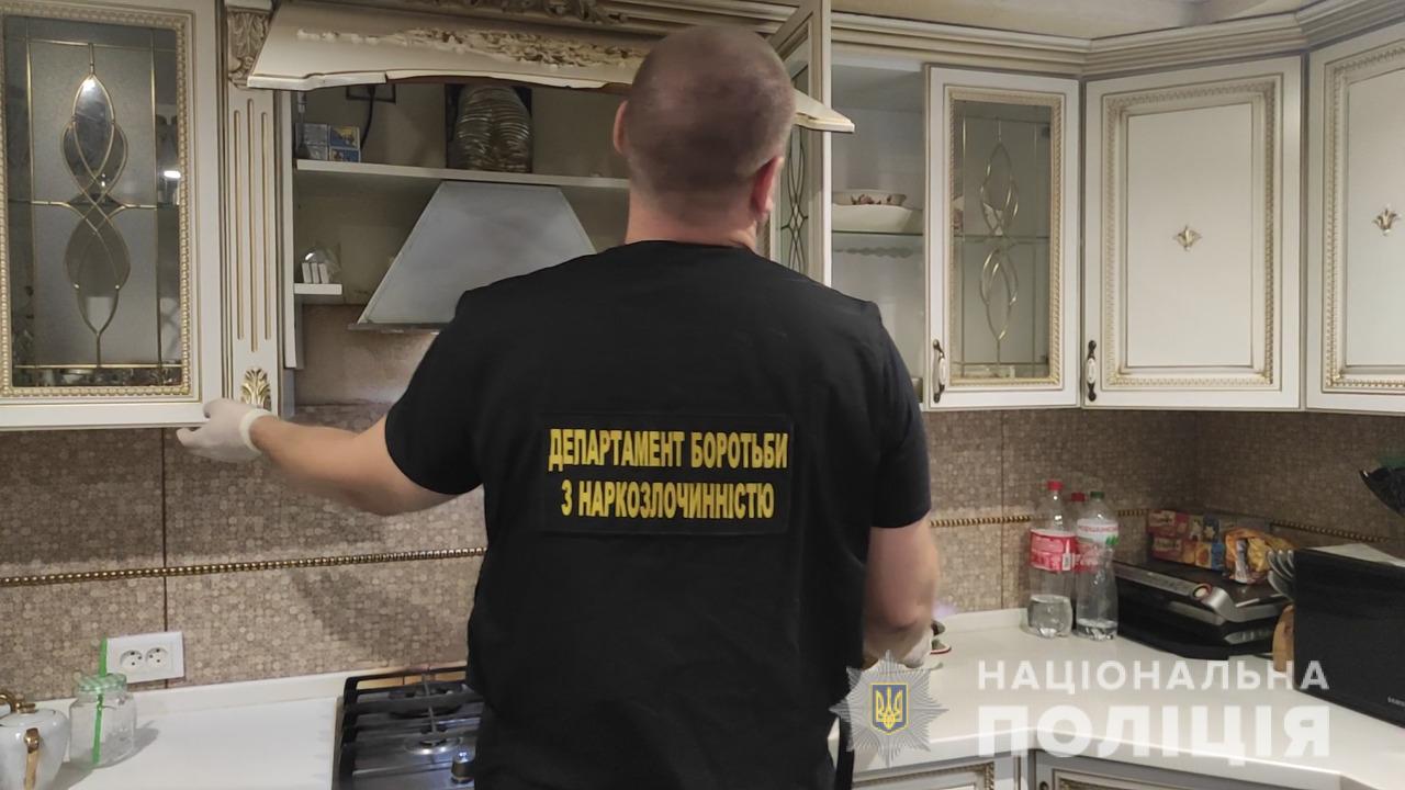 Одеські правоохоронці викрили етнічну групу торговців наркотиками та сильнодіючими речовинами (ФОТО) 