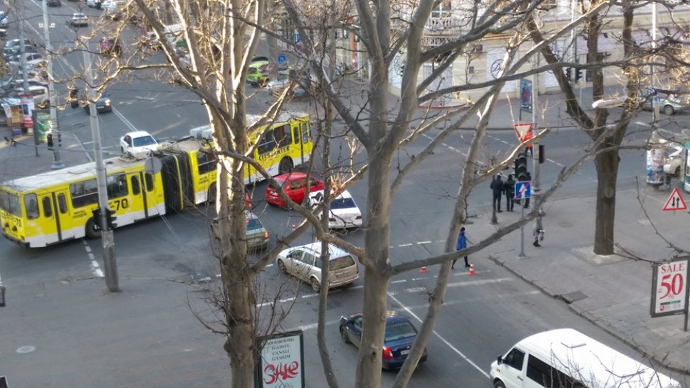 В центре Одессы произошло ДТП из-за неработающего светофора