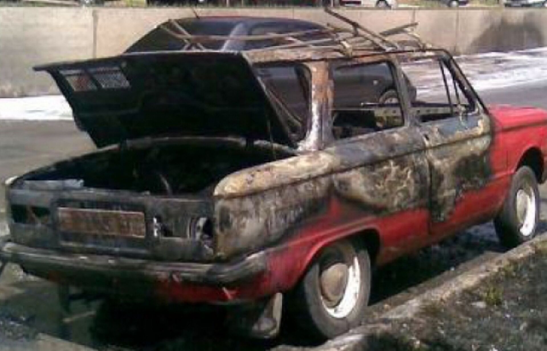 Вінницька пожежа  - у гаражі  згоріла автівка