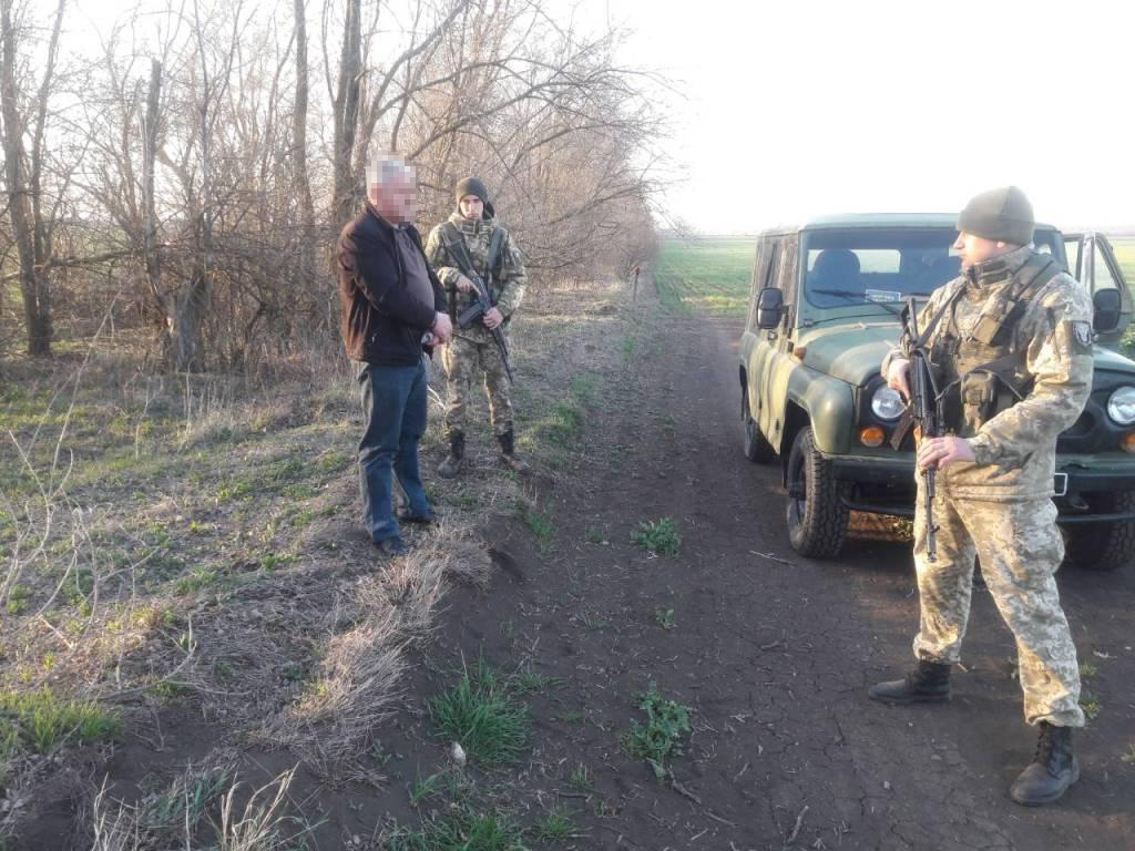 Громадянин Молдови переплив кордон і незаконно прибув до України