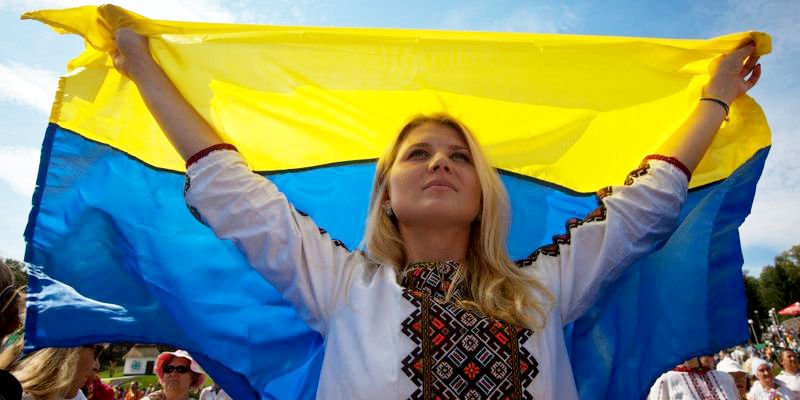 Майже 75% українців не хочуть виїжджати з країни попри війну