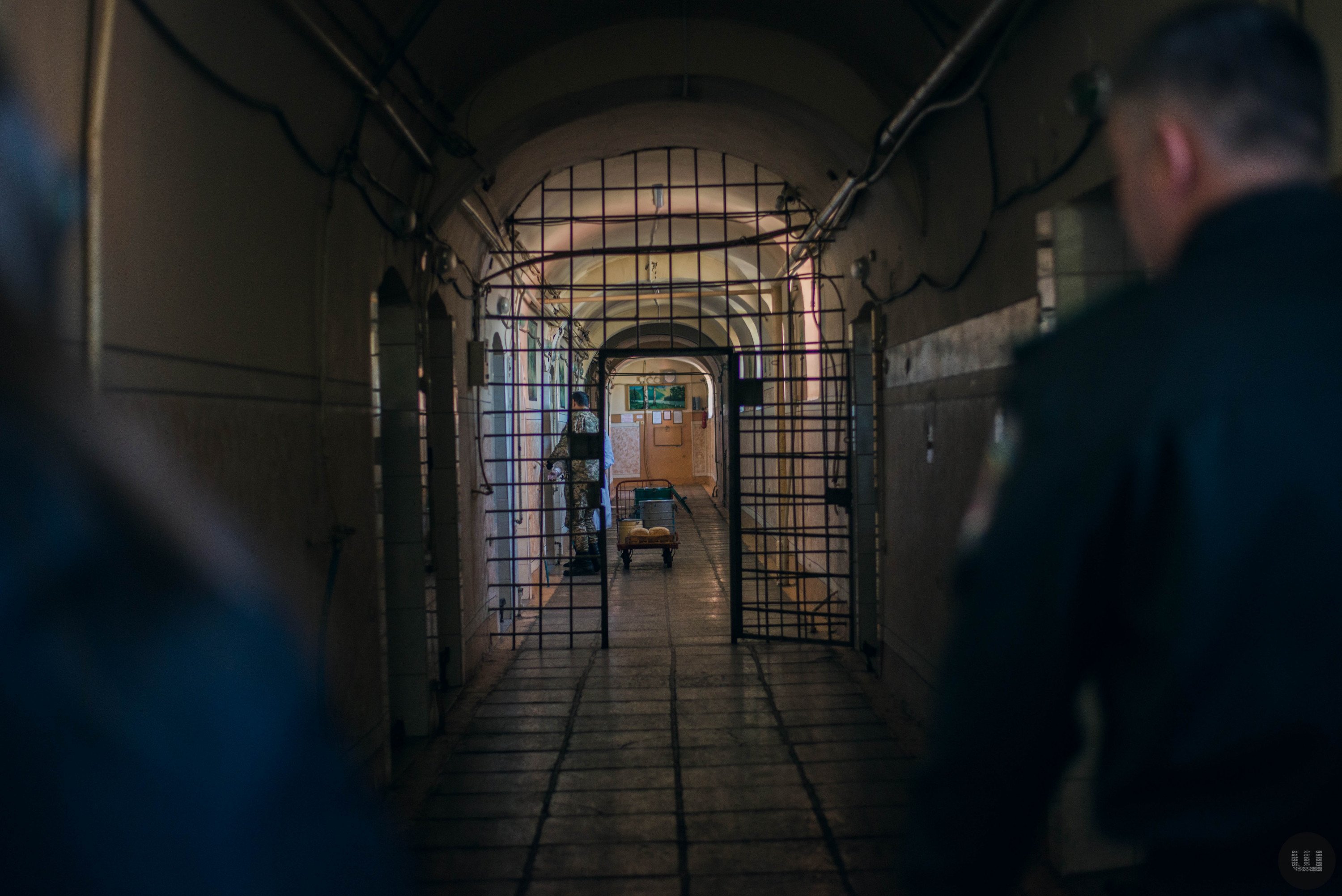 У Вінниці неповнолітні, які порушили зaкон, утримувaлись в «одиночкaх»