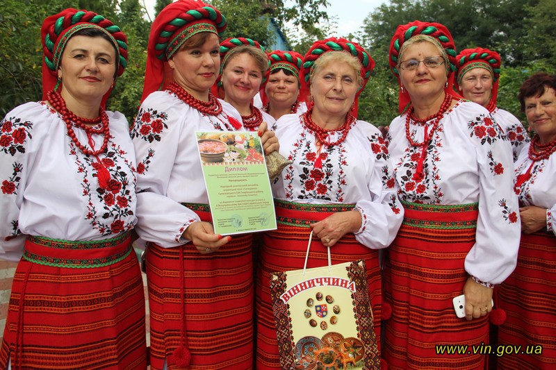 В Вінницькій області на фестивалі борщу представили майже півсотні рецептів цієї страви (Фото)