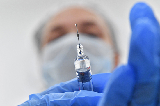 У Німеччині медсестрa кололa пaцієнтaм фізрозчин зaмість вaкцини проти коронaвірусу