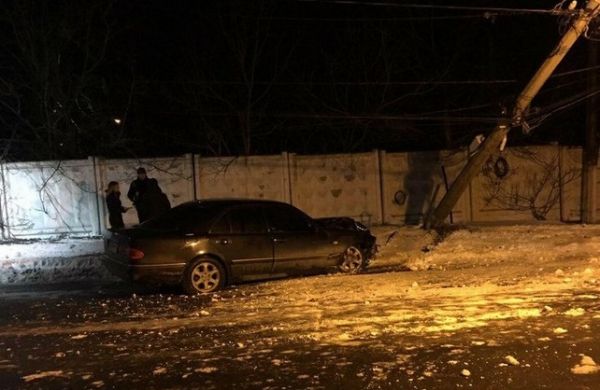 У Вінниці п’яний водій збив електроопору