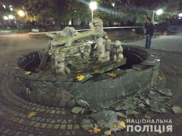 На Львівщині п‘яний чоловік кинув у фонтан гранату