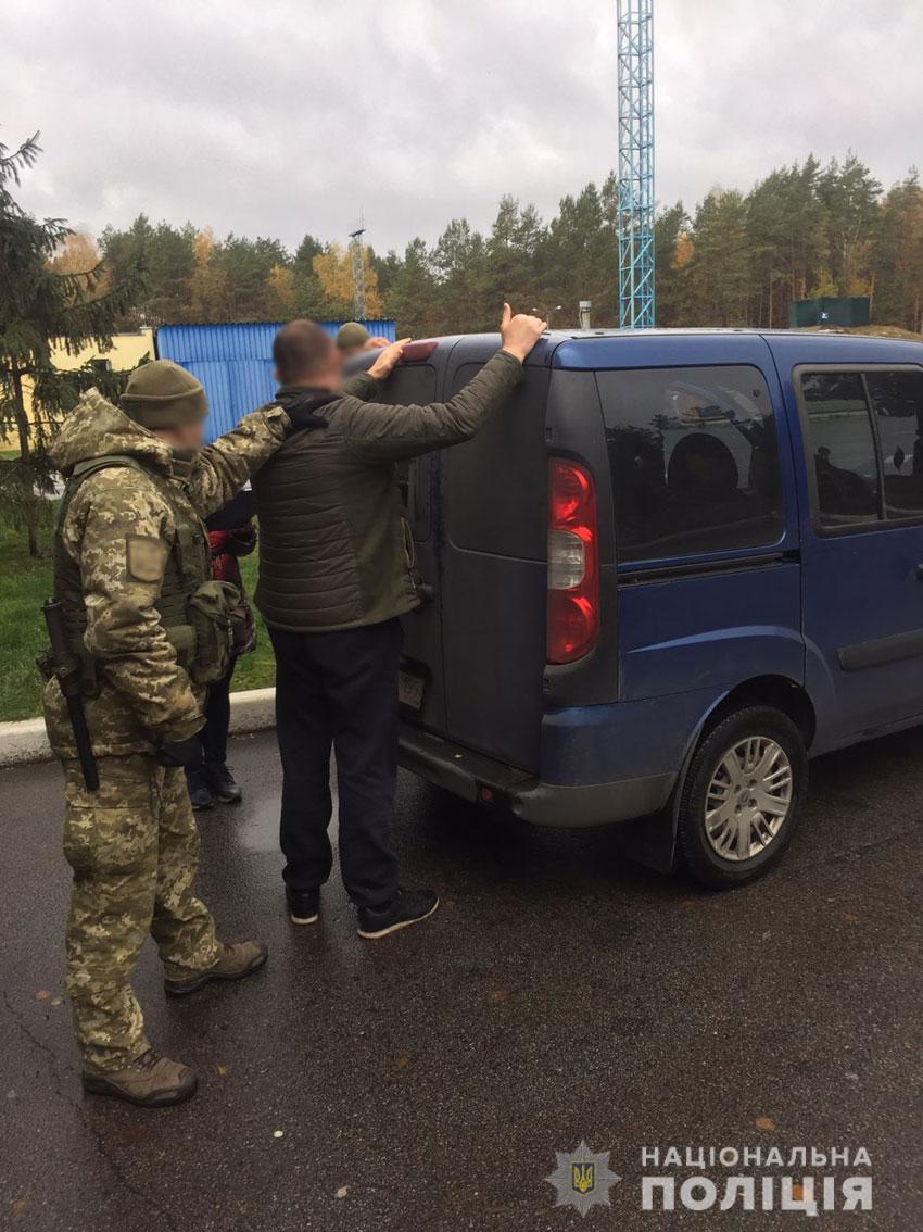 На Чернігівщині зловмисники намагалися вивезти дівчат за кордон для продажу в секрабство (Фото)