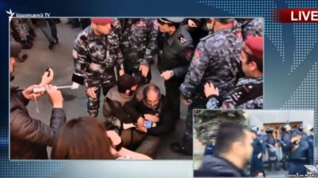 Протести у Вірменії: демонстранти почали блокування уряду