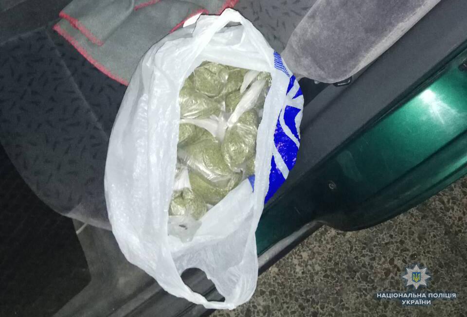 На Вінниччині поліція виявила у водія два кілограми марихуани