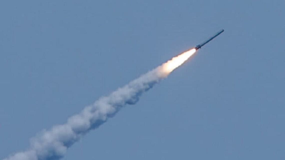 Ранкові ракетні обстріли по усій території України: що відомо 