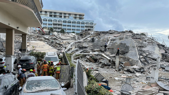 У Маямі після обвалення багатоповерхівки 159 людей зникли безвісти