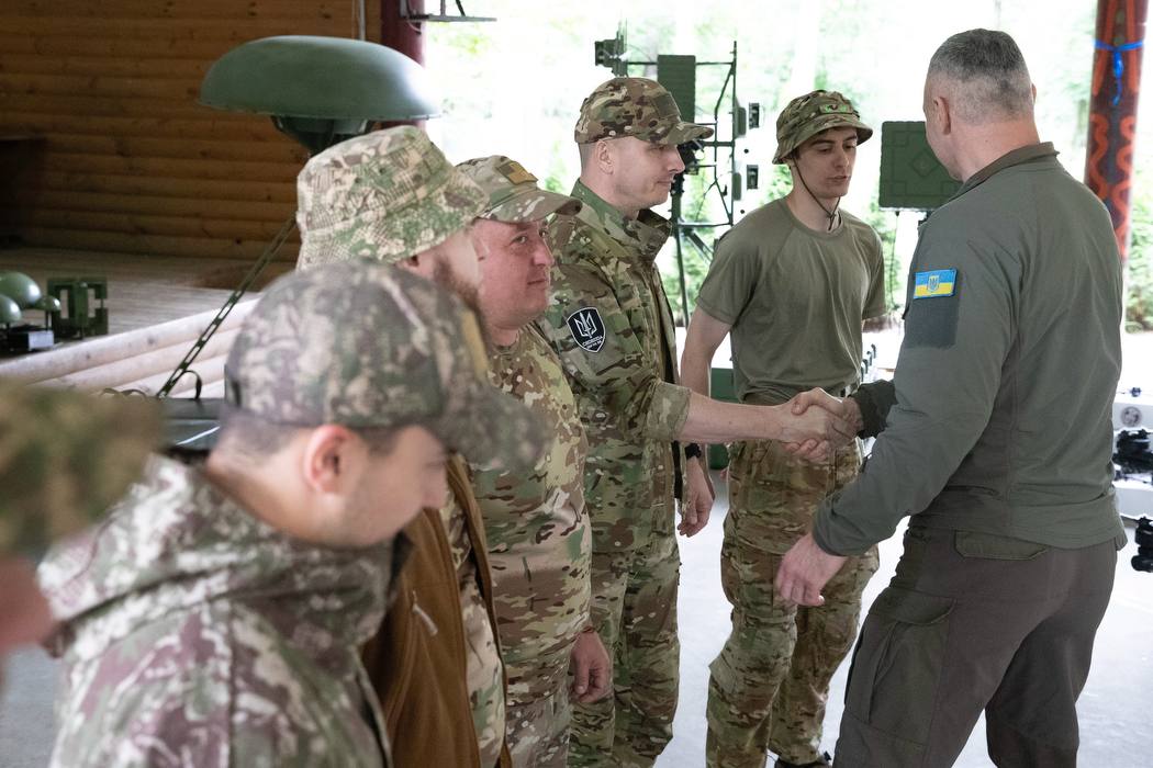 Кличко передав захисникам із батальйону «Свобода» понад 2,5 тисячі дронів та інше обладнання