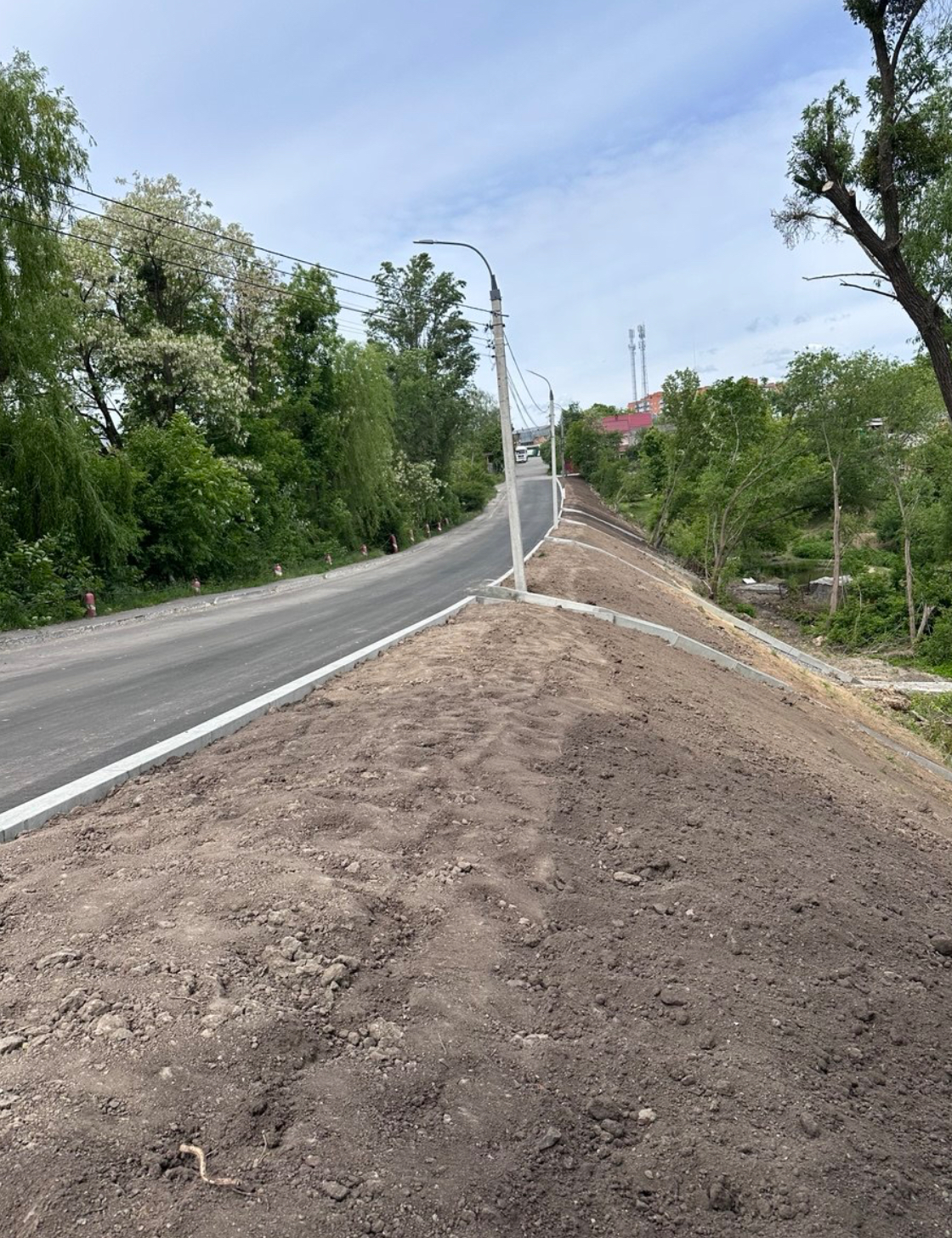 У Вінниці укріпили схил та оновили дорогу на провулку Костя Широцького