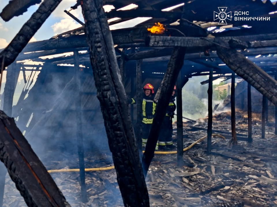 У Стрижавці горіла ферма площею 500 квадратних метрів: за добу на Вінниччині сталося чотири пожежі