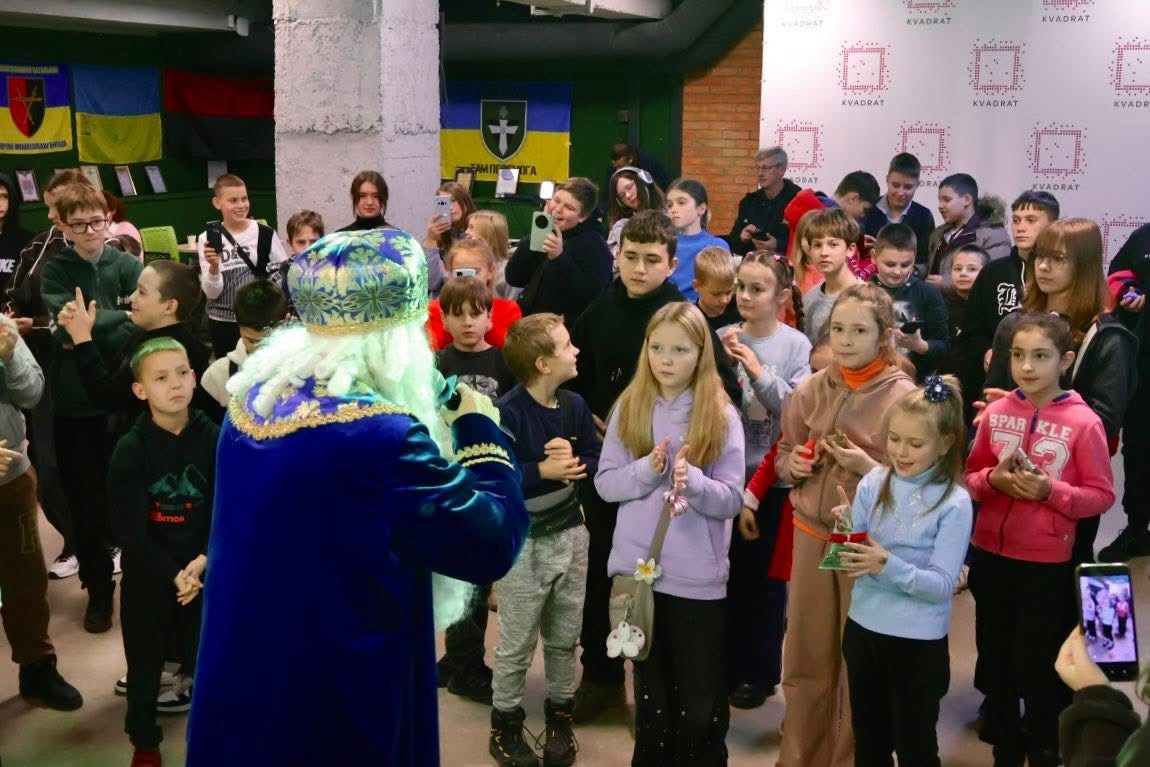 Новорічно-різдвяне свято подарували 150 дітям ВПО на Вінниччині