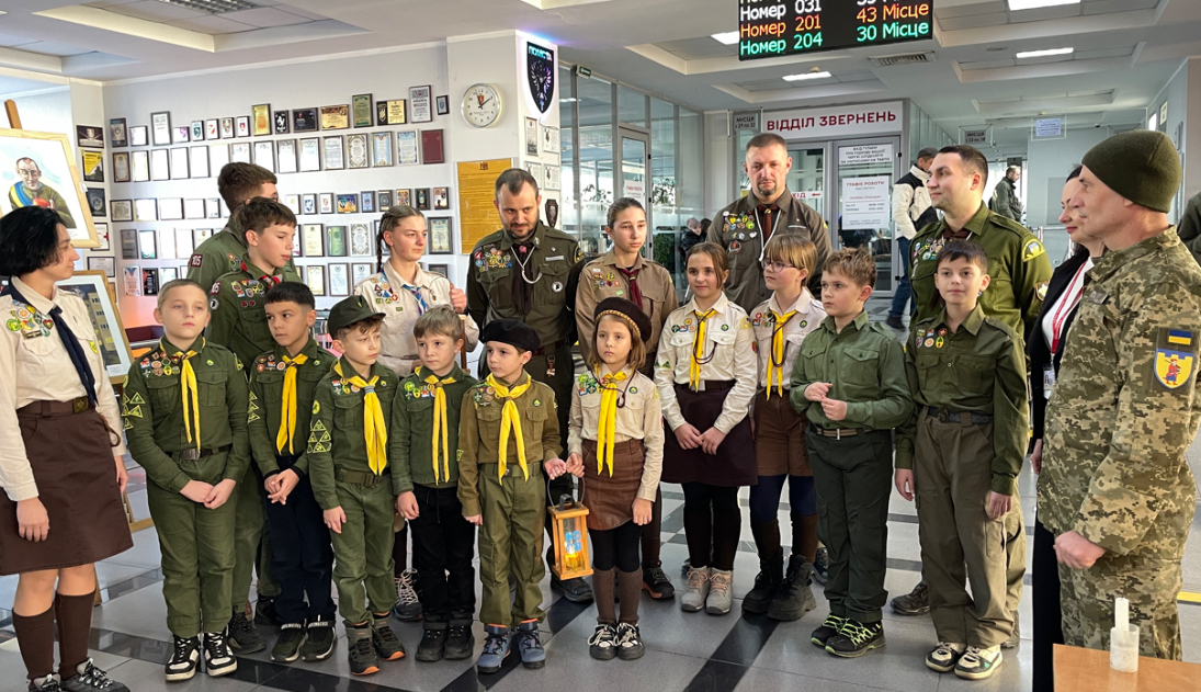 У Вінниці запалили Вифлеємський вогонь Миру у міській раді